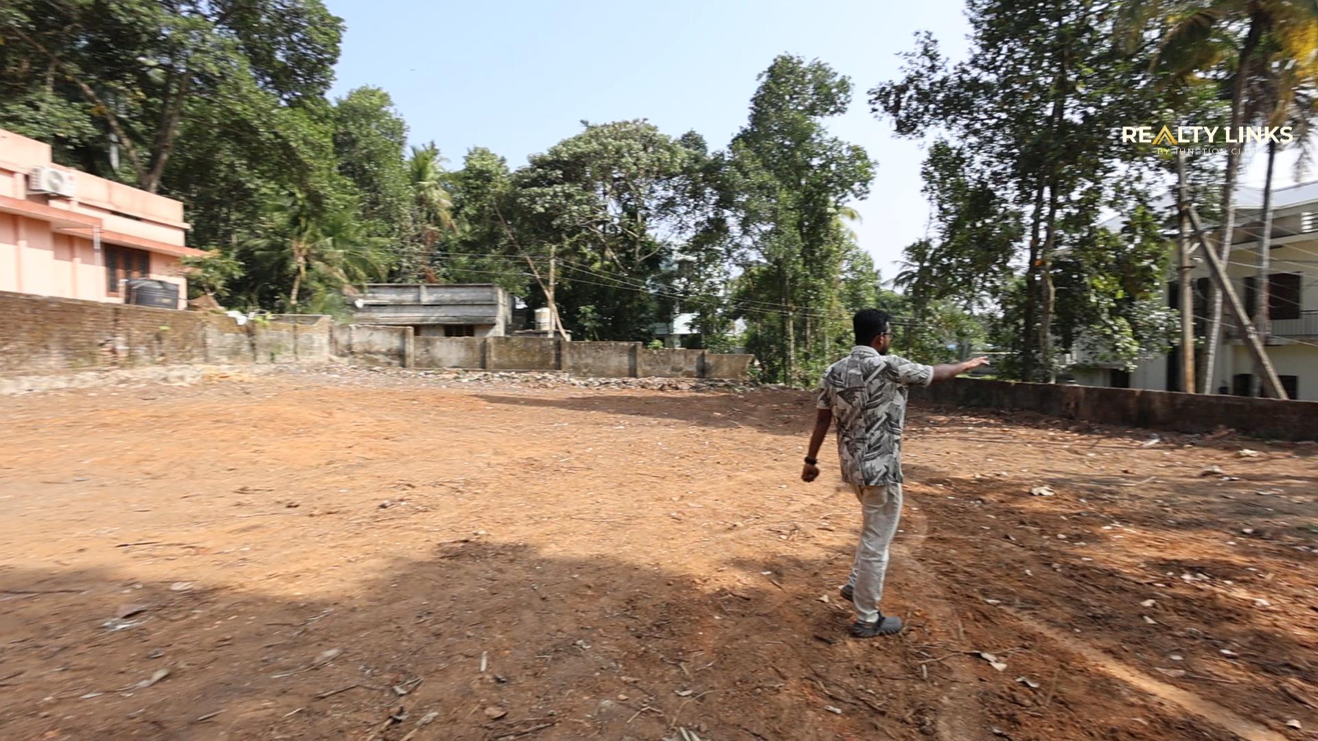 16 Cent house plot in Mannanthala