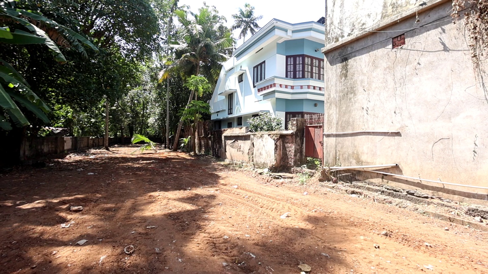 Chirayinkeezhu Jn. 15cent Commercial property for sale.