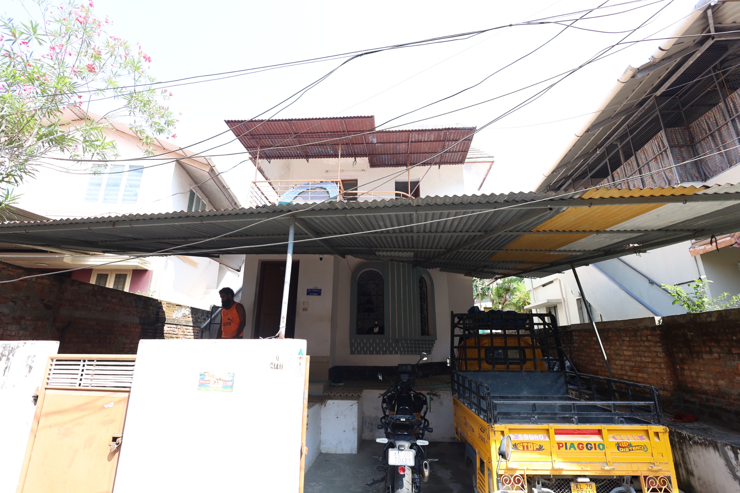  4.25 Cent Land with Old House for Sale at Maruthumkuzhi Junction – Prime Residential Location