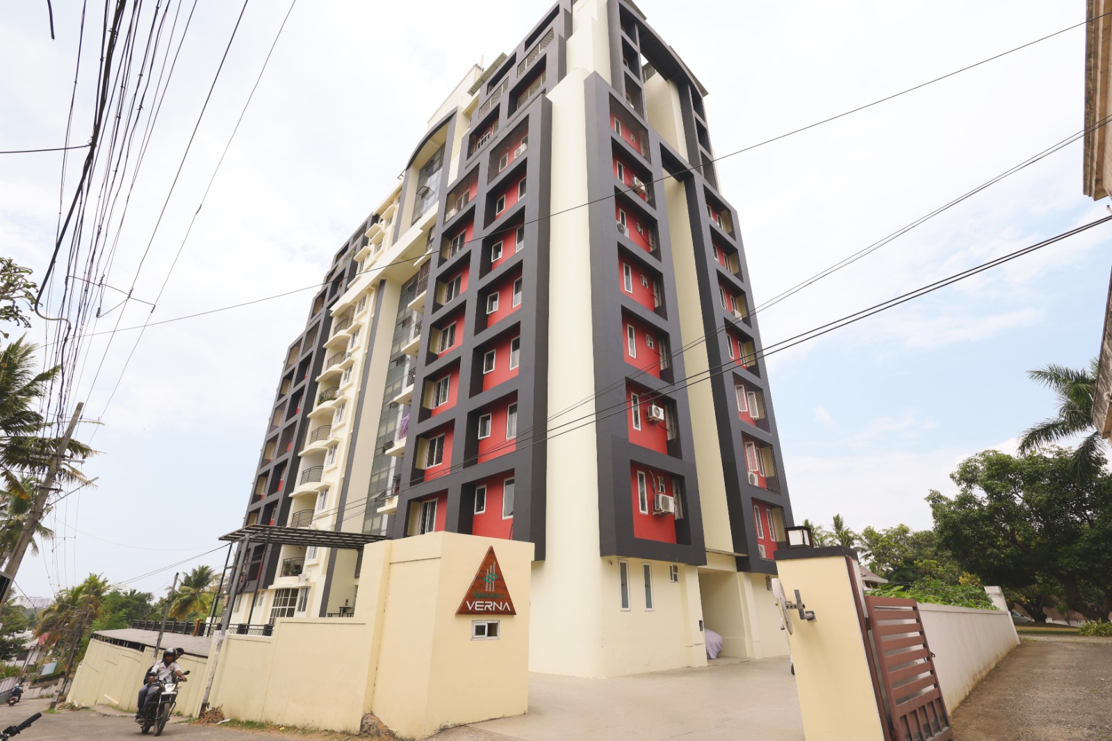 2 BHK Apartment for Sale Near Nalanchira Mar Ivanios College!
