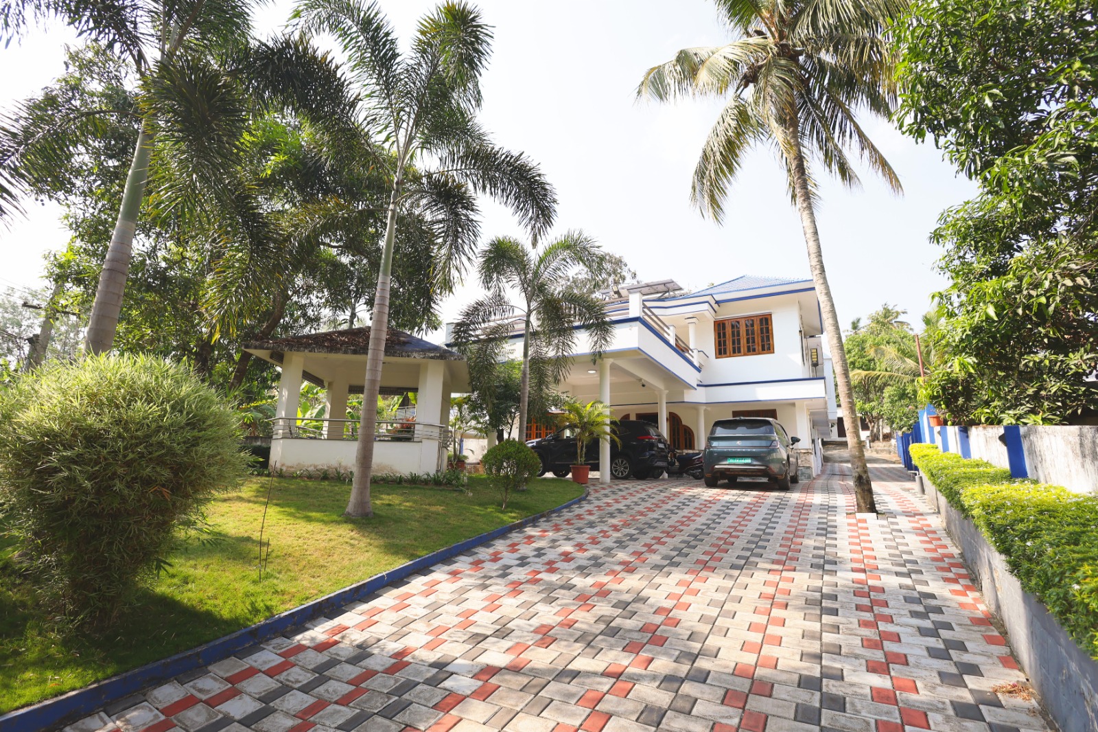 Luxury 4500 Sq Ft house on 30 Cents in Nedumangadu