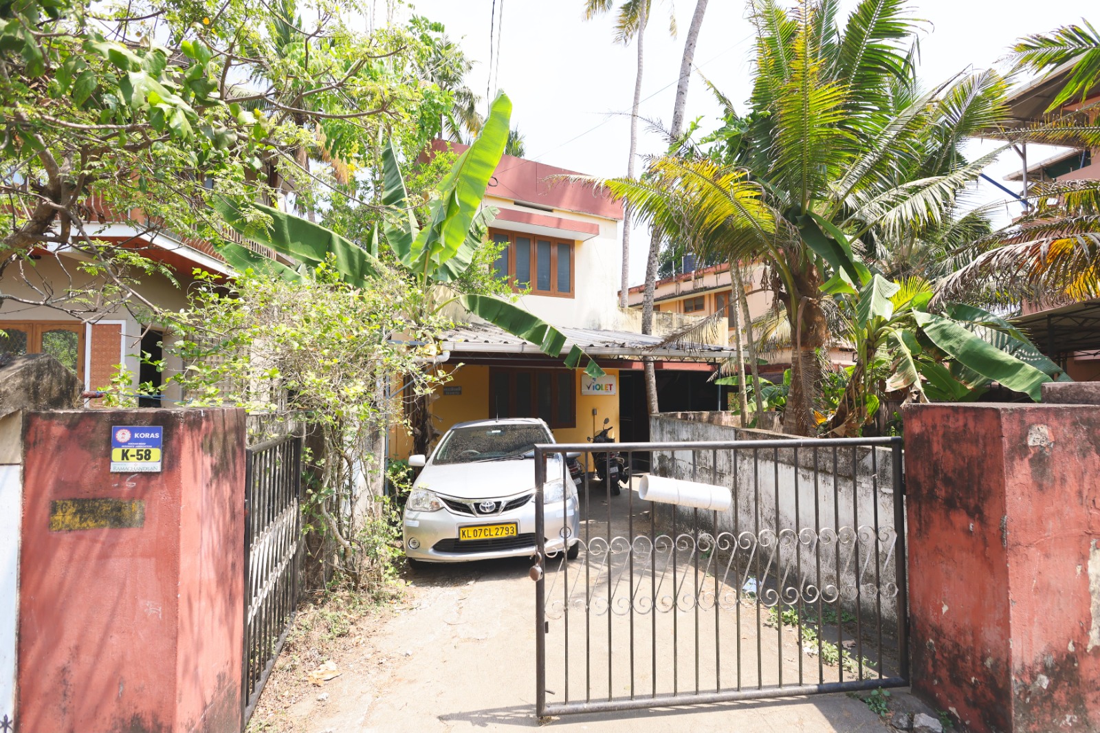 House for Sale on Sasthamangalam Kochar Road – 6+2 Cent Plot!