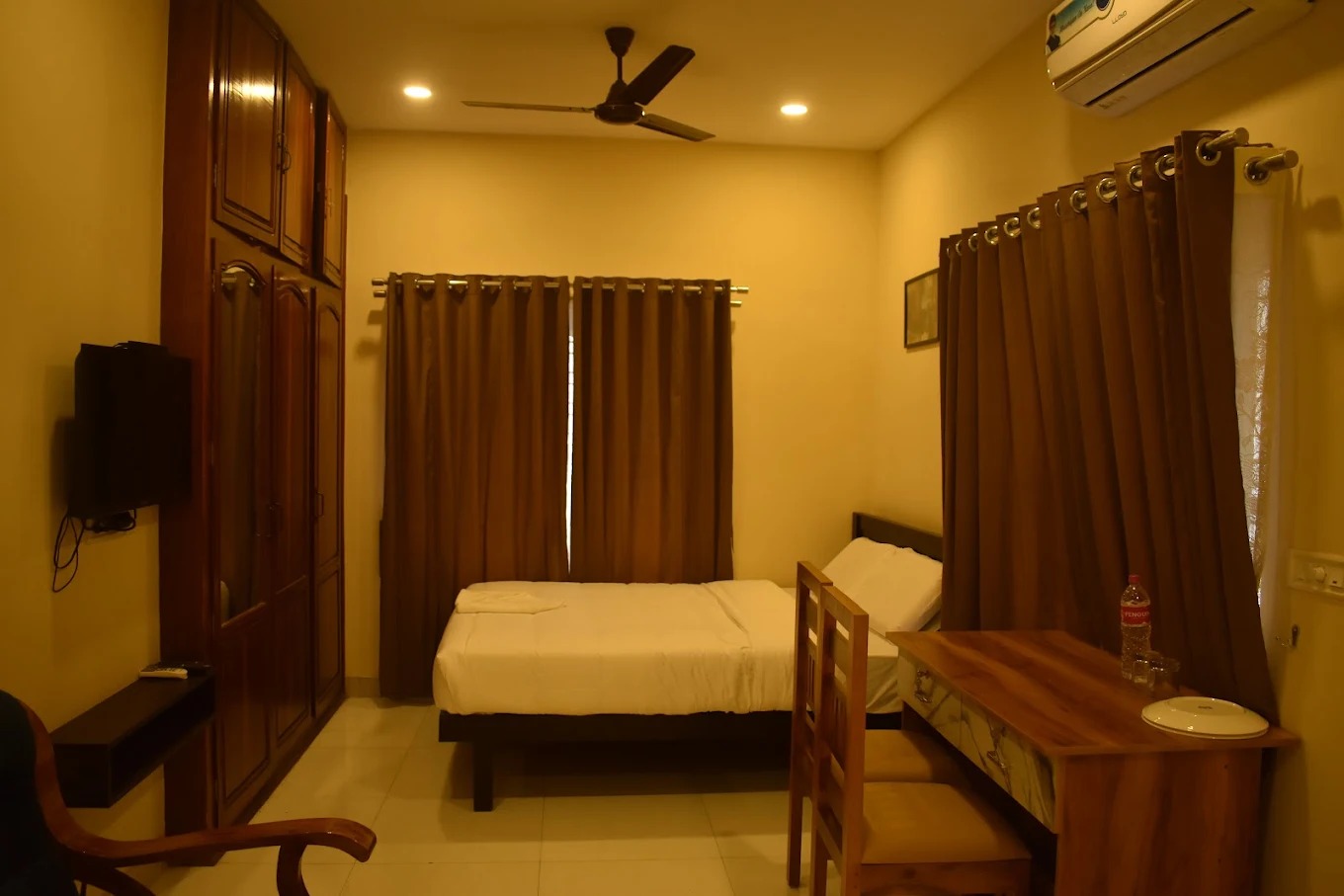 10 cent property with fully running lodge business for sale - Near Kazhakootam Railway station