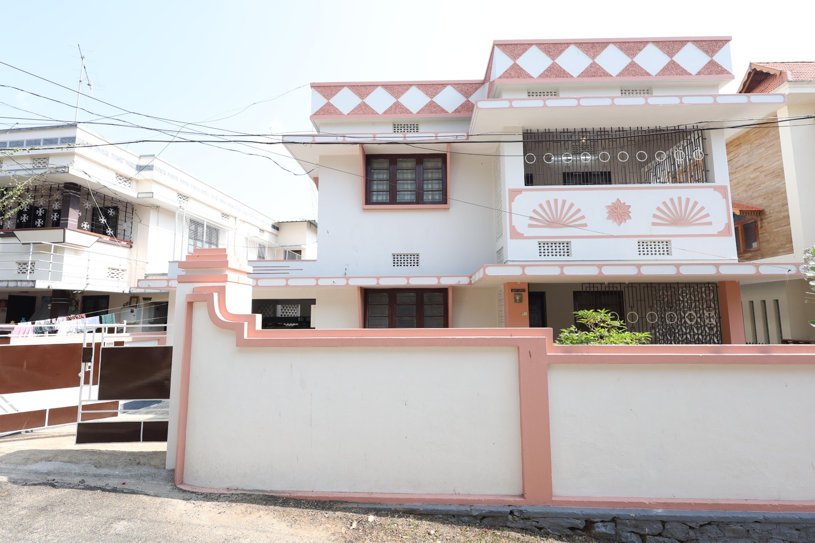 Spacious House for Sale Near Kowdiar Junction – Prime Residential Location  Description: