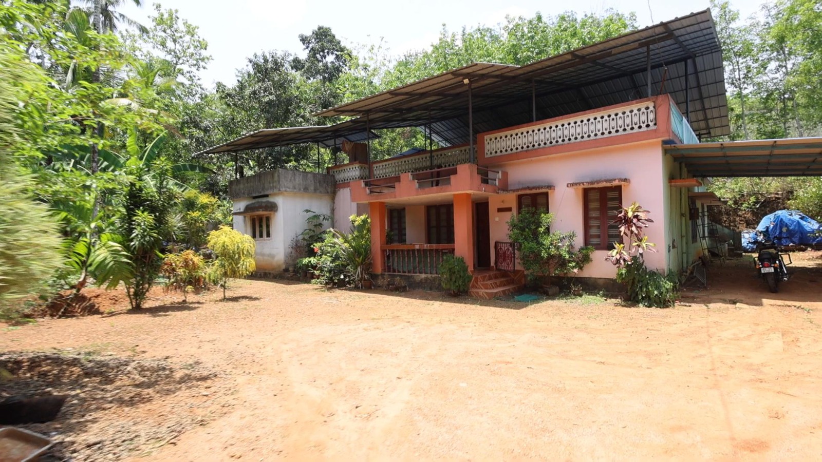 Main Road Frontage House & 2.25 Acre Land for Sale – Ideal for Farmhouse & Commercial Use