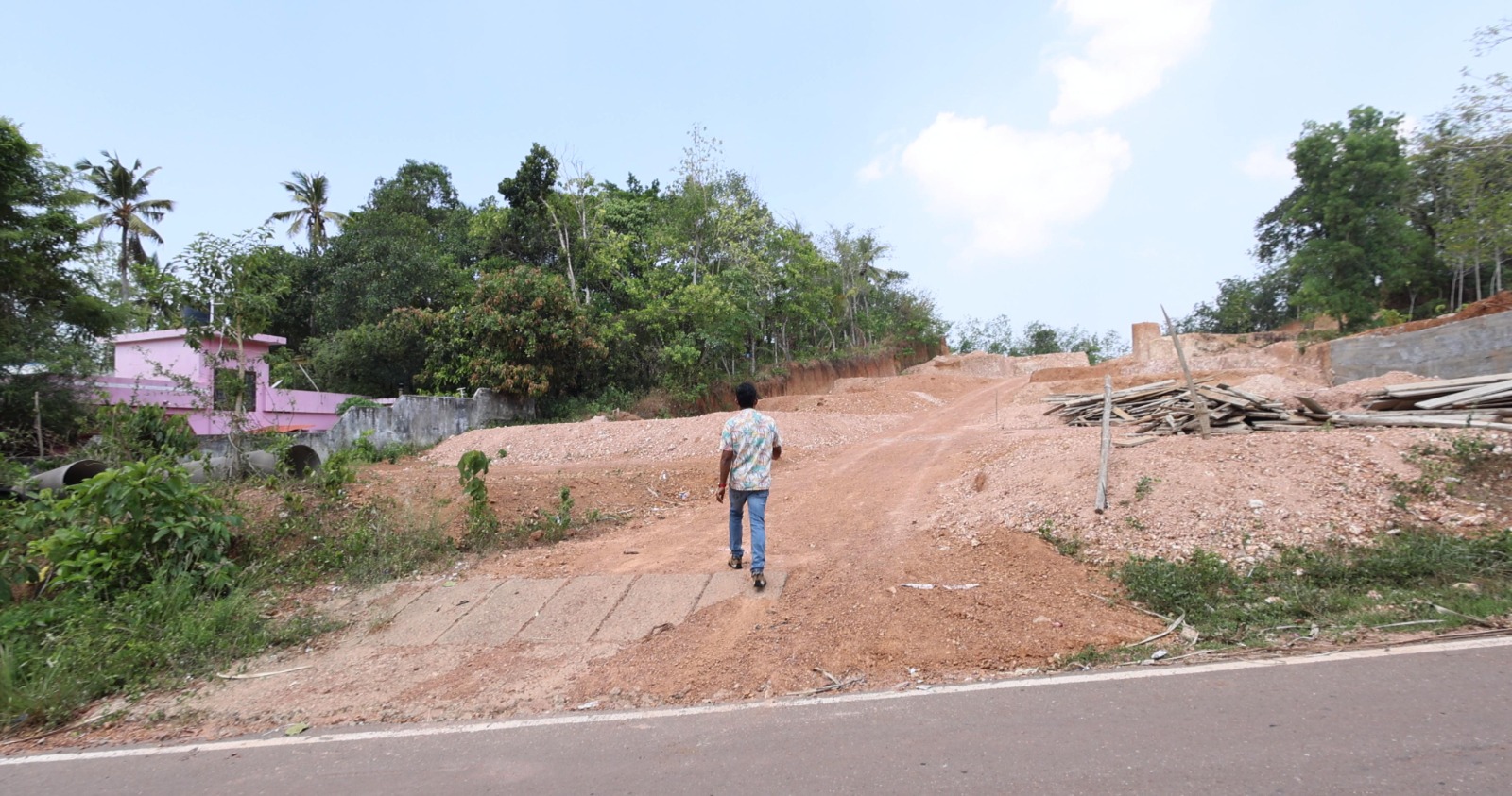 Plots for Sale Near Alamcode Junction – Ideal for Villas & Investment
