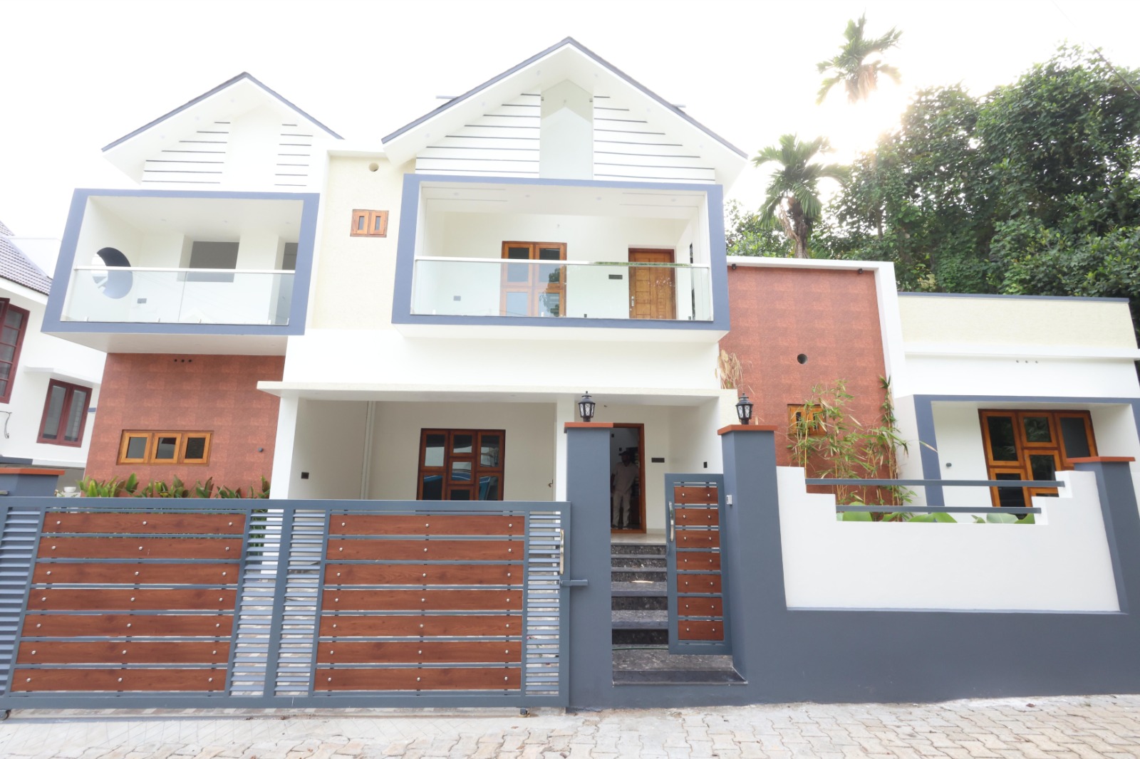 Luxury Villa for Sale – Near Sreekaryam–Powdikonam Junction