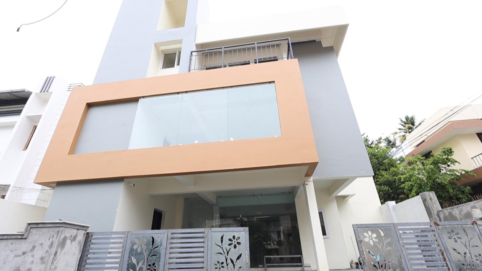 Premium Commercial Space for Rent | Prime Location Opp. Travancore Devaswom Board | 1400 & 1300 Sq.Ft | Lift & Parking | Direct Owner Contact